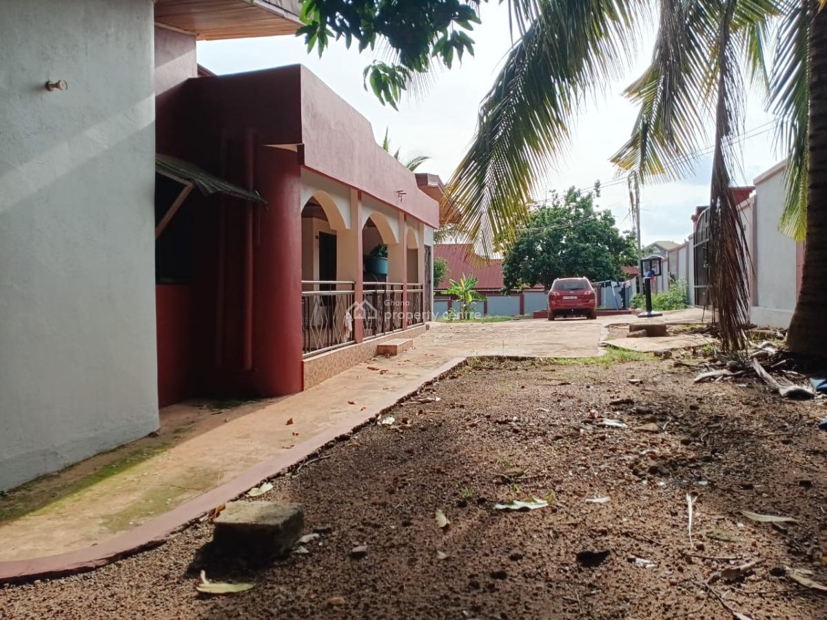 5 Bedrooms ( on 2 Plots), Brofoyedru Adumasa ( Santasi Road)., Kumasi Metropolitan, Ashanti, House for Sale