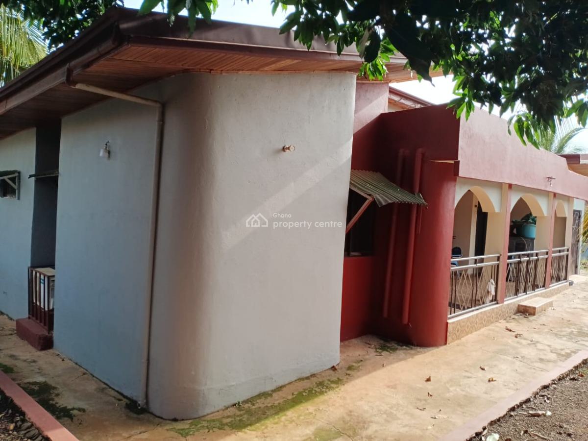 5 Bedrooms ( on 2 Plots), Brofoyedru Adumasa ( Santasi Road)., Kumasi Metropolitan, Ashanti, House for Sale