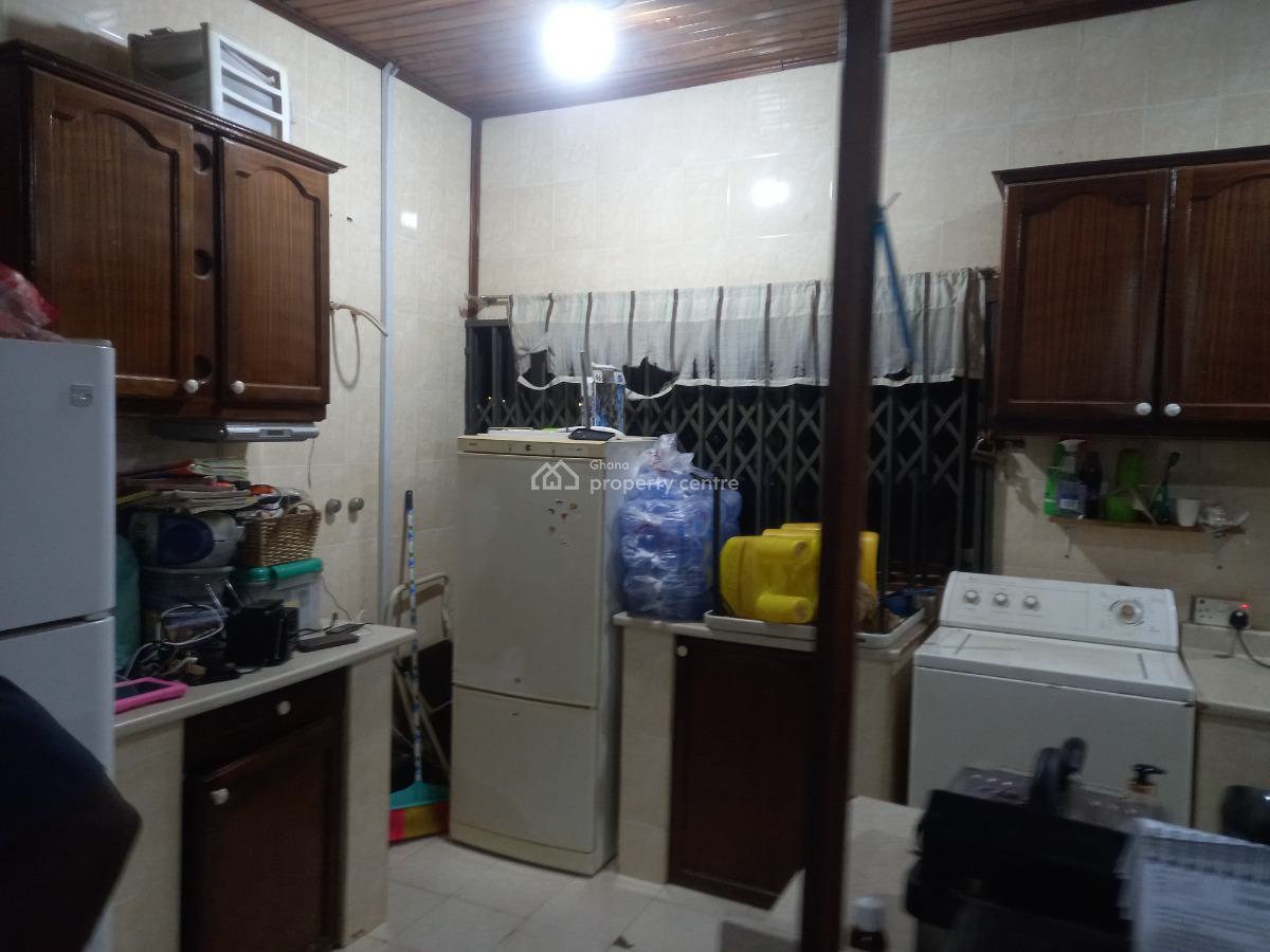 5 Bedrooms ( on 2 Plots), Brofoyedru Adumasa ( Santasi Road)., Kumasi Metropolitan, Ashanti, House for Sale