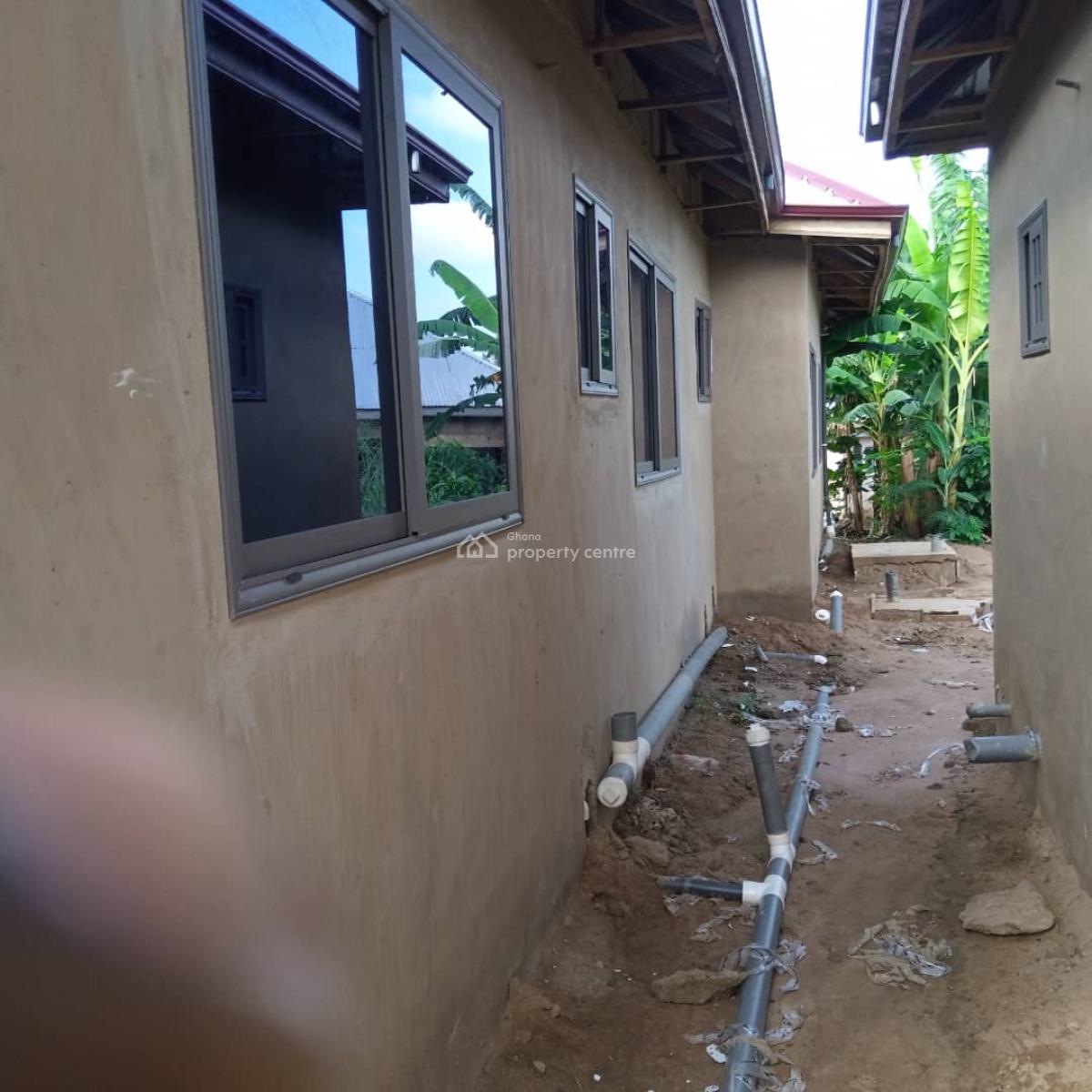4-bedroom Flats, New-juaben Municipal, Eastern Region, Block of Flats for Sale