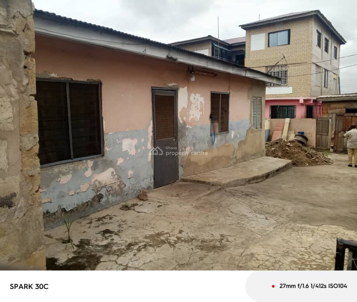 Almost 1 & Half Plots with Old Building @ Darkuman, Accra, Trotro Station Area, Darkuman, Accra, Land for Sale