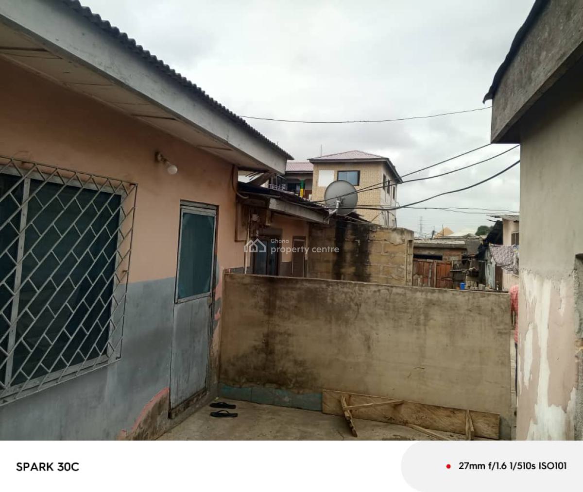 Almost 1 & Half Plots with Old Building @ Darkuman, Accra, Trotro Station Area, Darkuman, Accra, Land for Sale