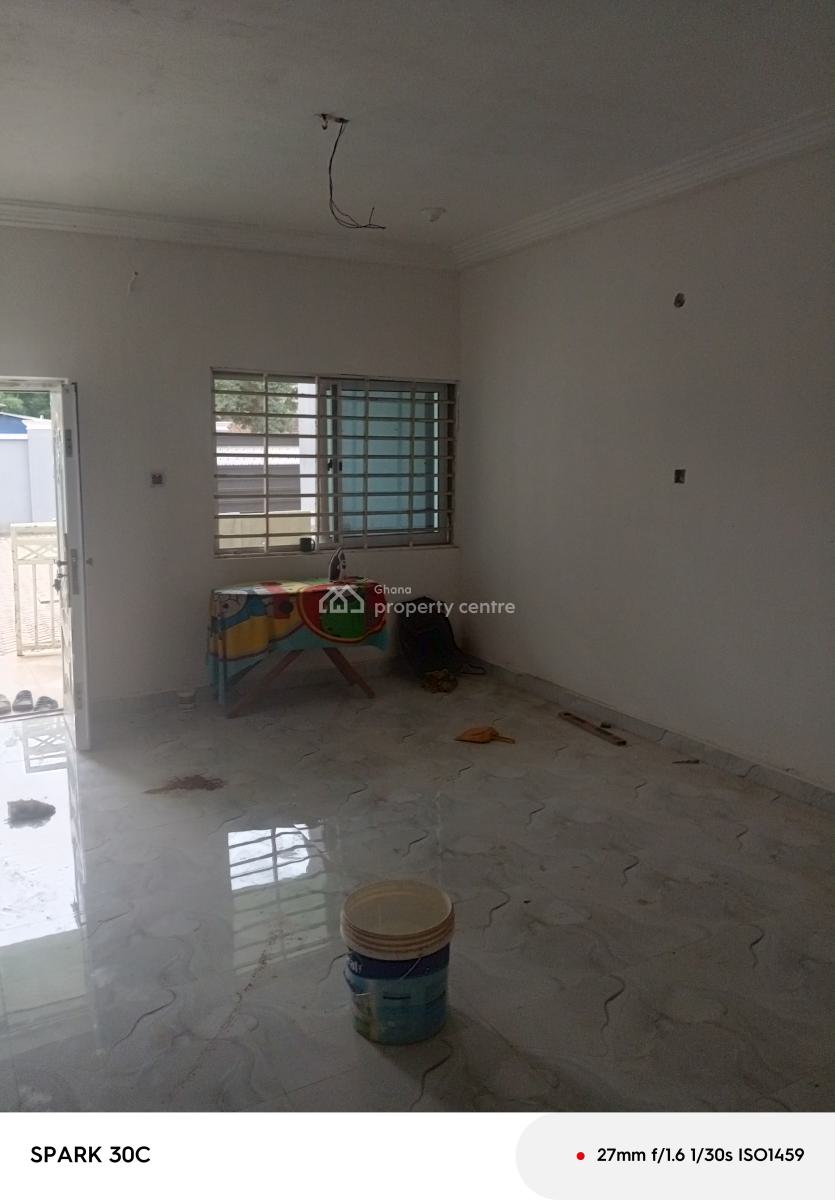 Chamber and Hall S/c Apartment, Bola Junction, La Nkwantanang Madina Municipal, Accra, Apartment for Rent