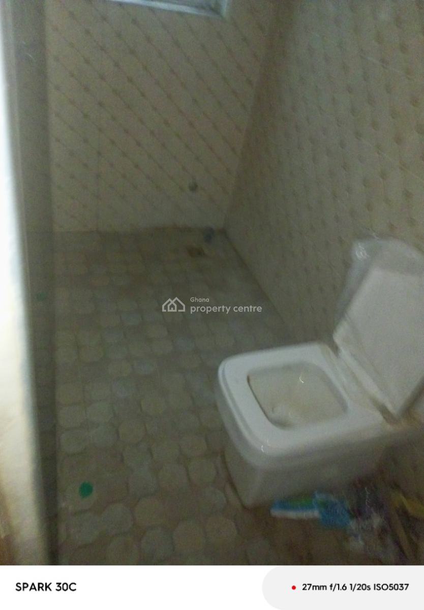 Chamber and Hall S/c Apartment, Bola Junction, La Nkwantanang Madina Municipal, Accra, Apartment for Rent