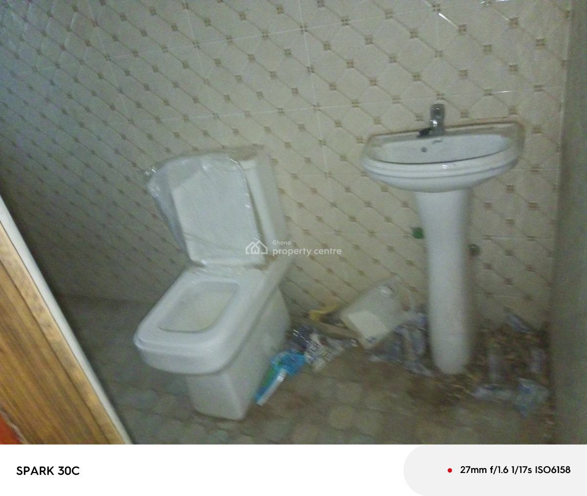 Chamber and Hall S/c Apartment, Bola Junction, La Nkwantanang Madina Municipal, Accra, Apartment for Rent