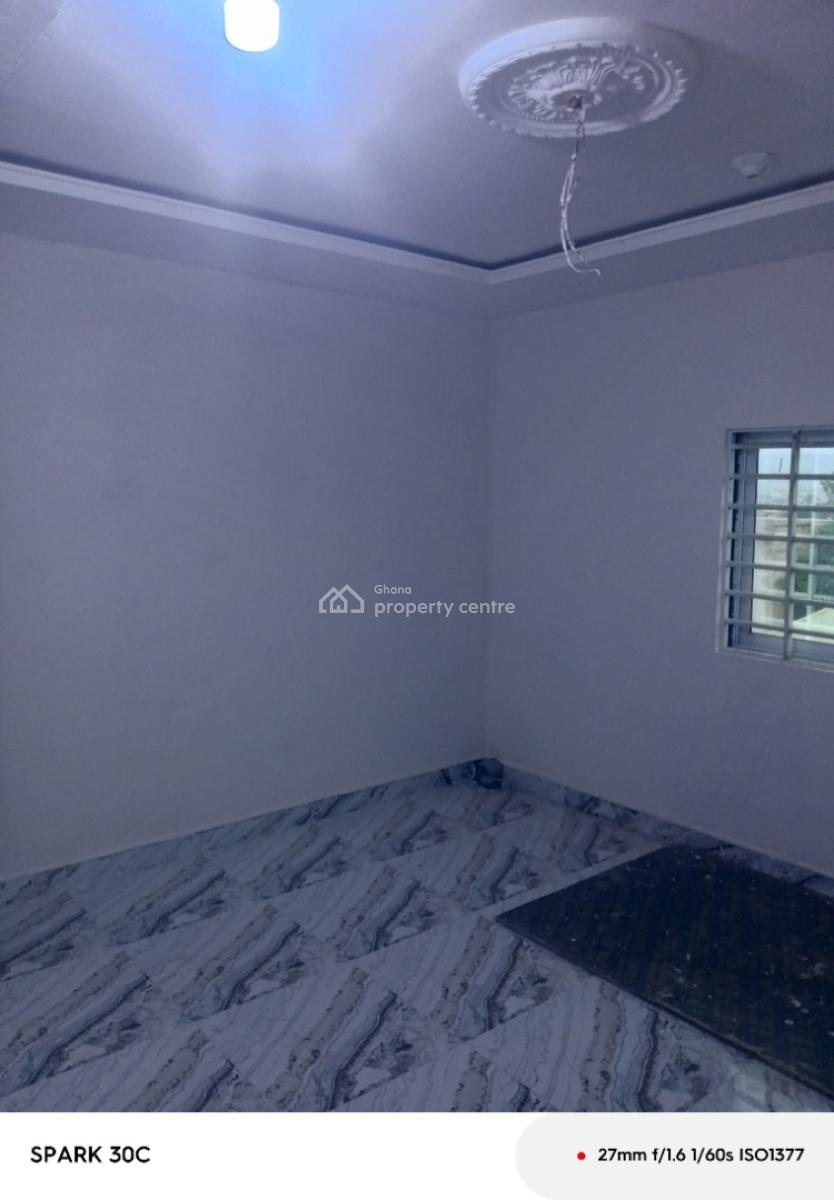 Chamber and Hall S/c Apartment, Bola Junction, La Nkwantanang Madina Municipal, Accra, Apartment for Rent