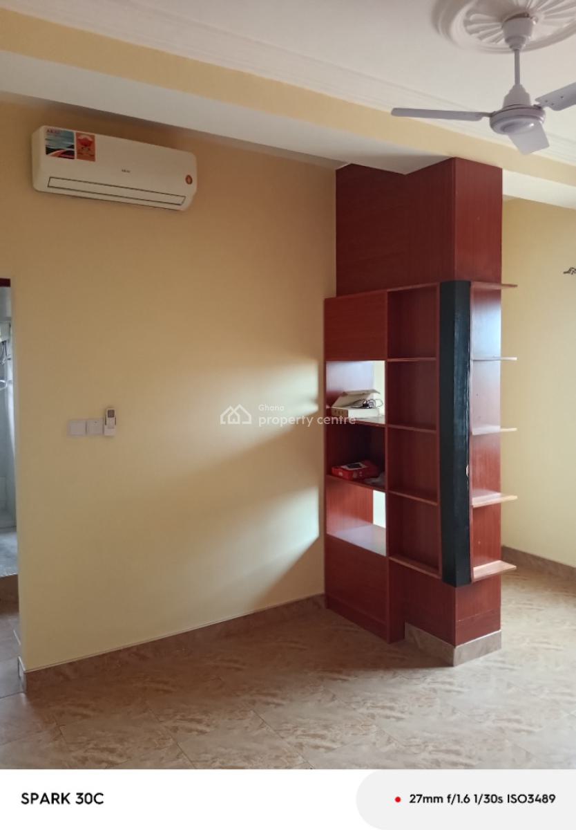 Executive Chamber and Hall S/c Apartment, Apraku, Ga East Municipal, Accra, Apartment for Rent