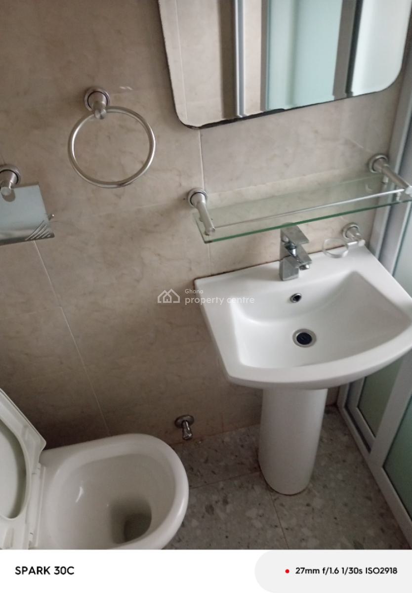 Executive Chamber and Hall S/c Apartment, Apraku, Ga East Municipal, Accra, Apartment for Rent