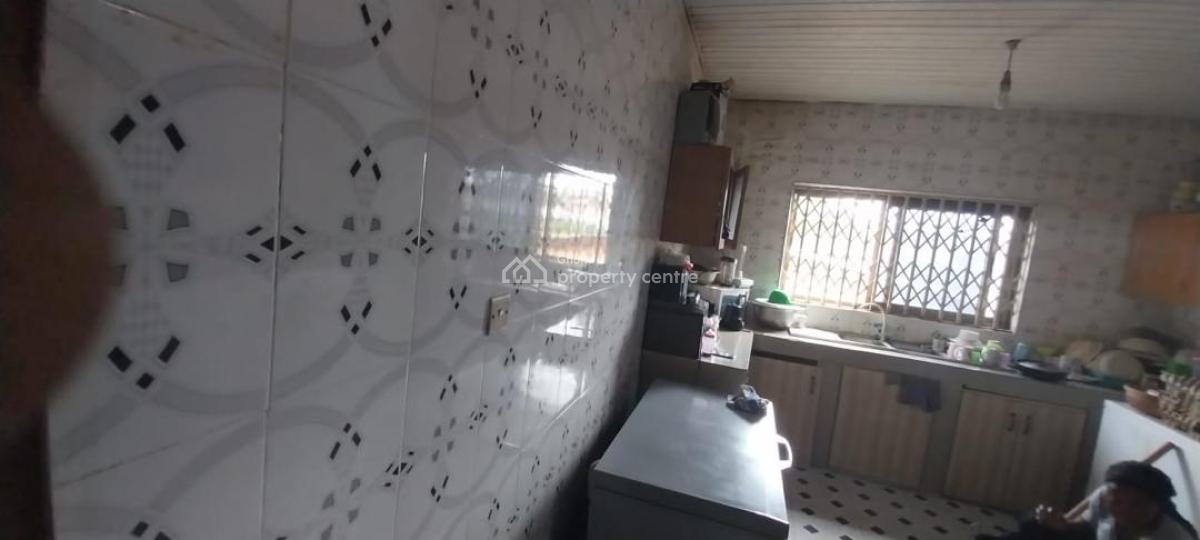 Titled 4brm House @ Taifa, Taifa Town Hostel, Accra Metropolitan, Accra, House for Sale