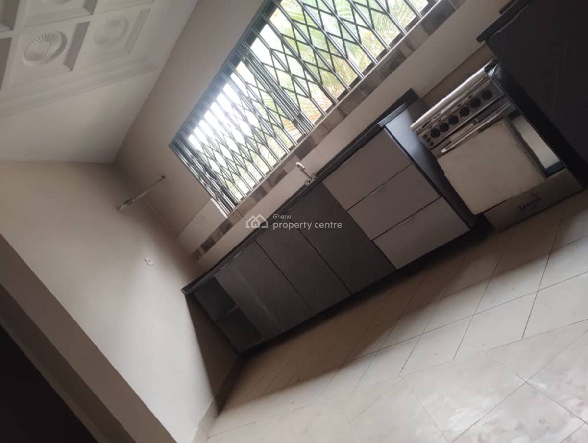 *registered 8brm Storey with Outhouse on 1 & Half Plots @ New Weija, Choice Area, Ga South Municipal, Accra, Semi-detached Bungalow for Sale