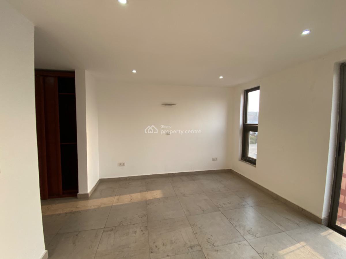 Terraced 2 Bedroom Townhouse in a Gated Community with Swimming Pool, Bush Road, Tse Addo, Accra, Terraced Duplex for Rent