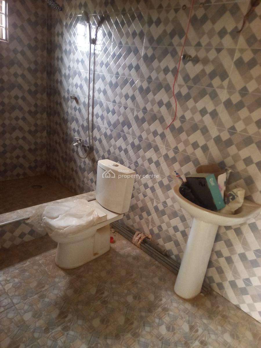 7  Bedrooms, Adesina, on Kenyasi Road., Kumasi Metropolitan, Ashanti, House for Sale