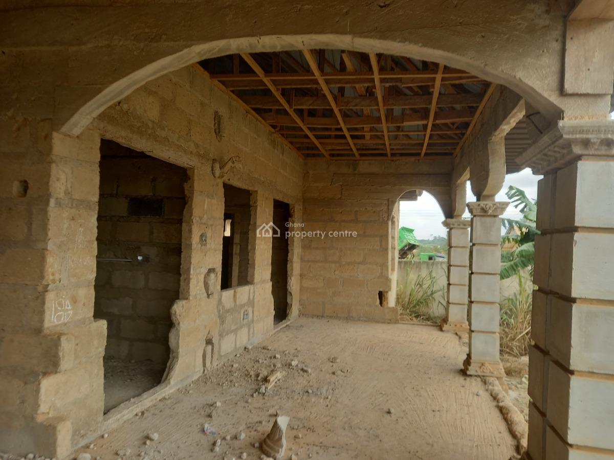 7  Bedrooms, Adesina, on Kenyasi Road., Kumasi Metropolitan, Ashanti, House for Sale