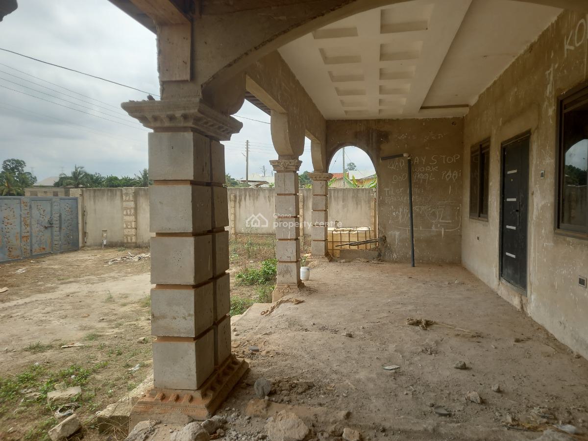 7  Bedrooms, Adesina, on Kenyasi Road., Kumasi Metropolitan, Ashanti, House for Sale