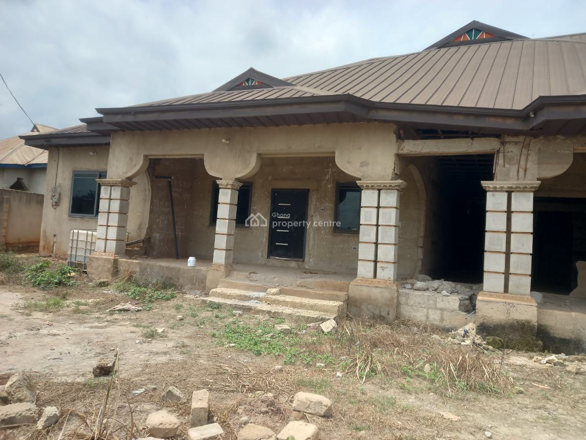 7  Bedrooms, Adesina, on Kenyasi Road., Kumasi Metropolitan, Ashanti, House for Sale