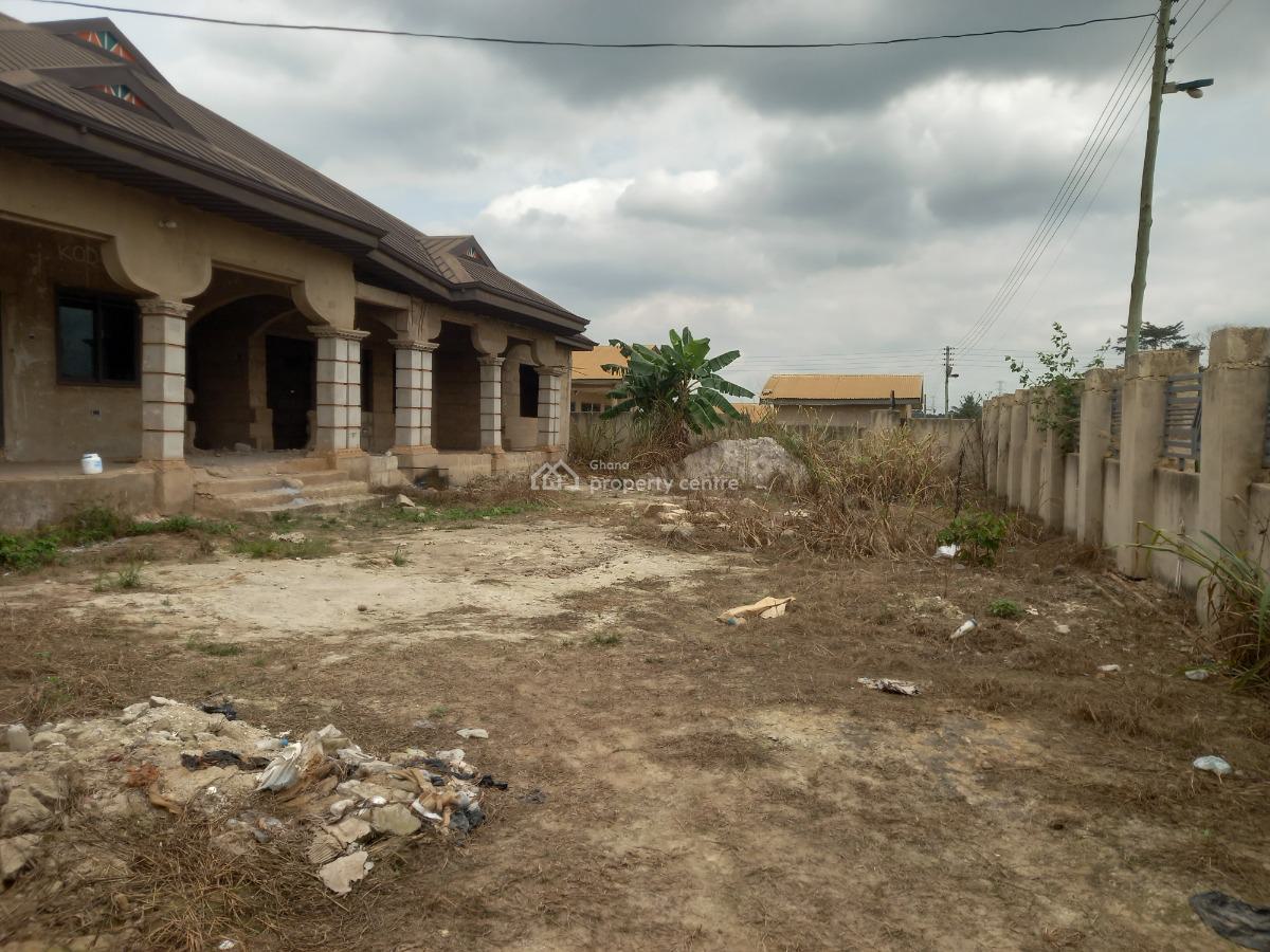7  Bedrooms, Adesina, on Kenyasi Road., Kumasi Metropolitan, Ashanti, House for Sale
