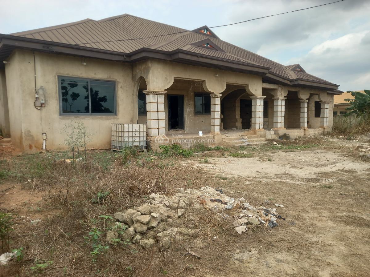 7  Bedrooms, Adesina, on Kenyasi Road., Kumasi Metropolitan, Ashanti, House for Sale