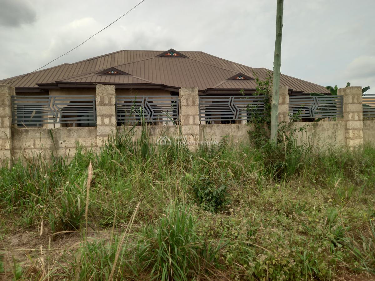 7  Bedrooms, Adesina, on Kenyasi Road., Kumasi Metropolitan, Ashanti, House for Sale