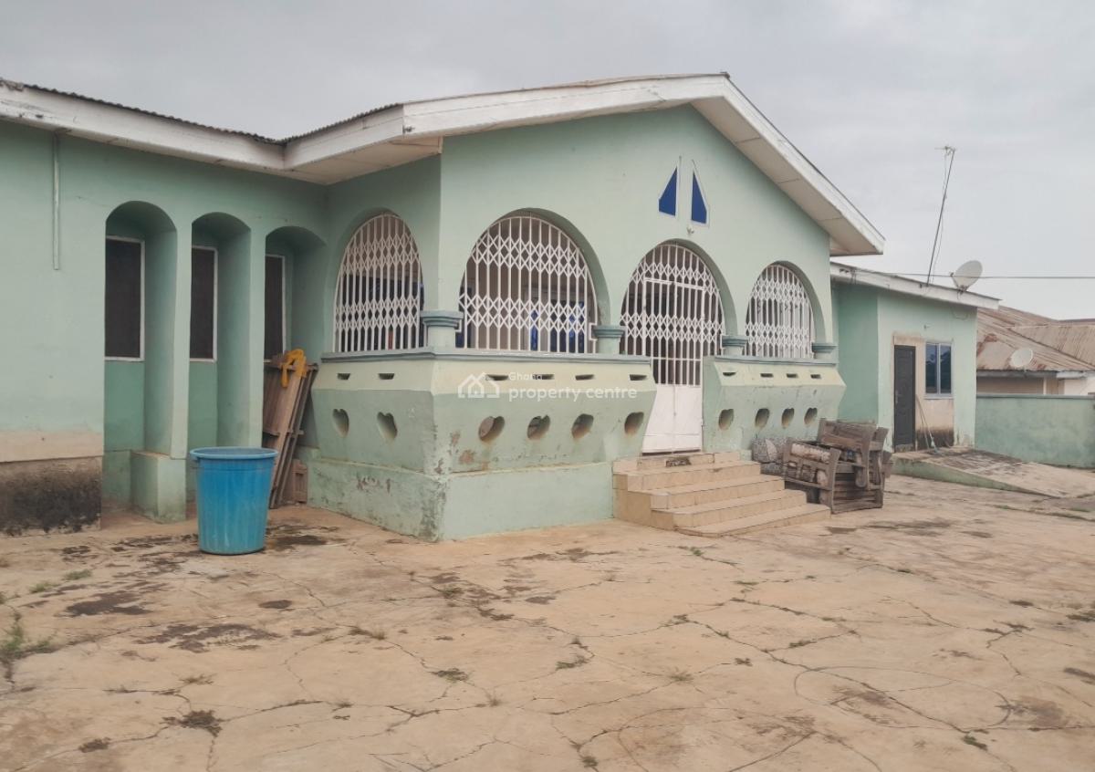 5 Bedrooms, Nyankyerenyase, Near Sofoline Tanoso., Kumasi Metropolitan, Ashanti, House for Sale