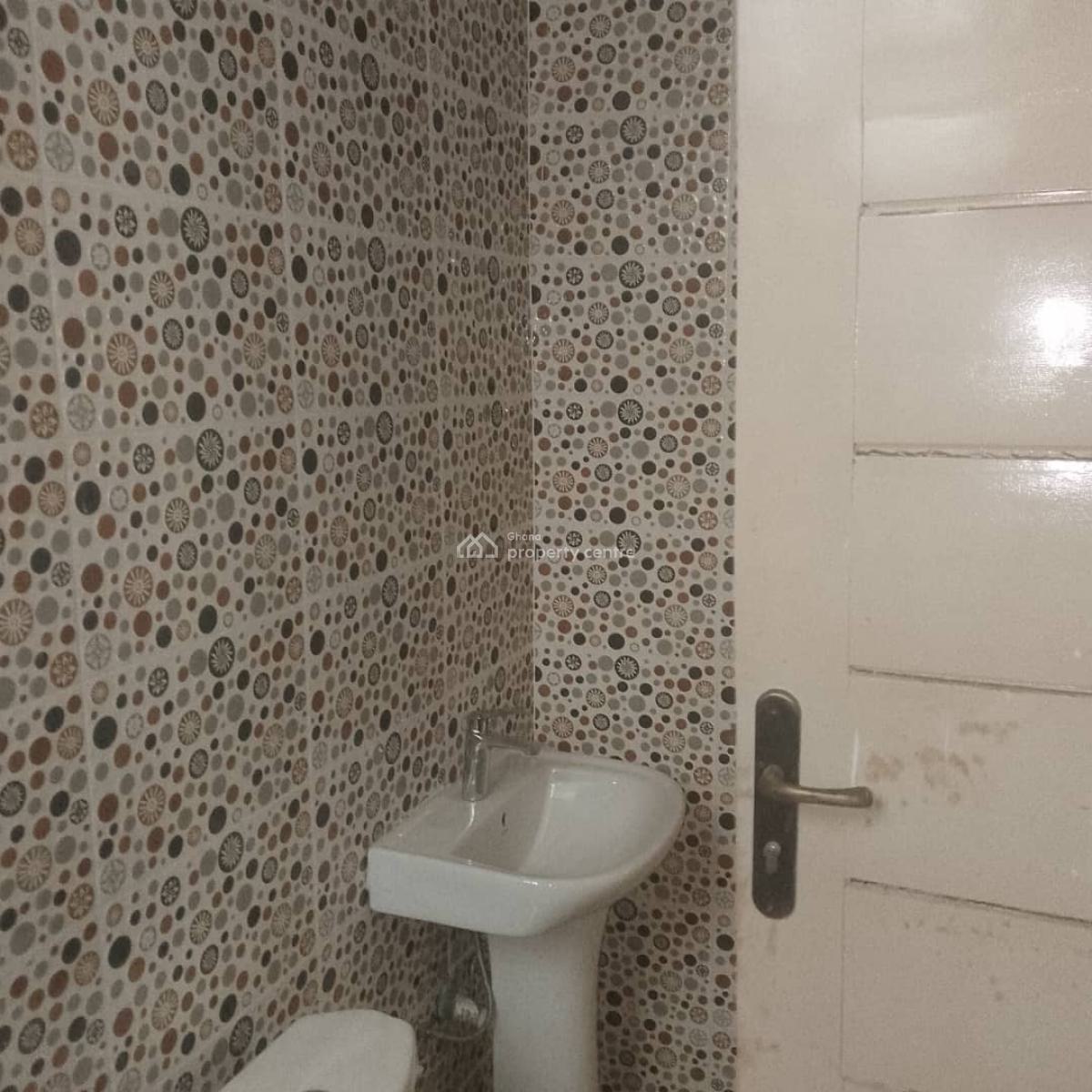 Hatso 5 Bedrooms House, Hatso, Ga West Municipal, Accra, House for Sale