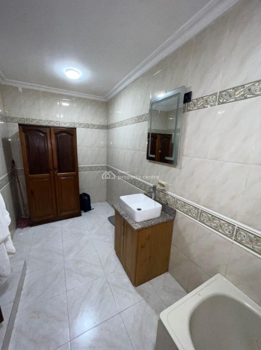 Osu 5 Bedrooms House, Oxfords Street, Osu, Accra, House for Rent