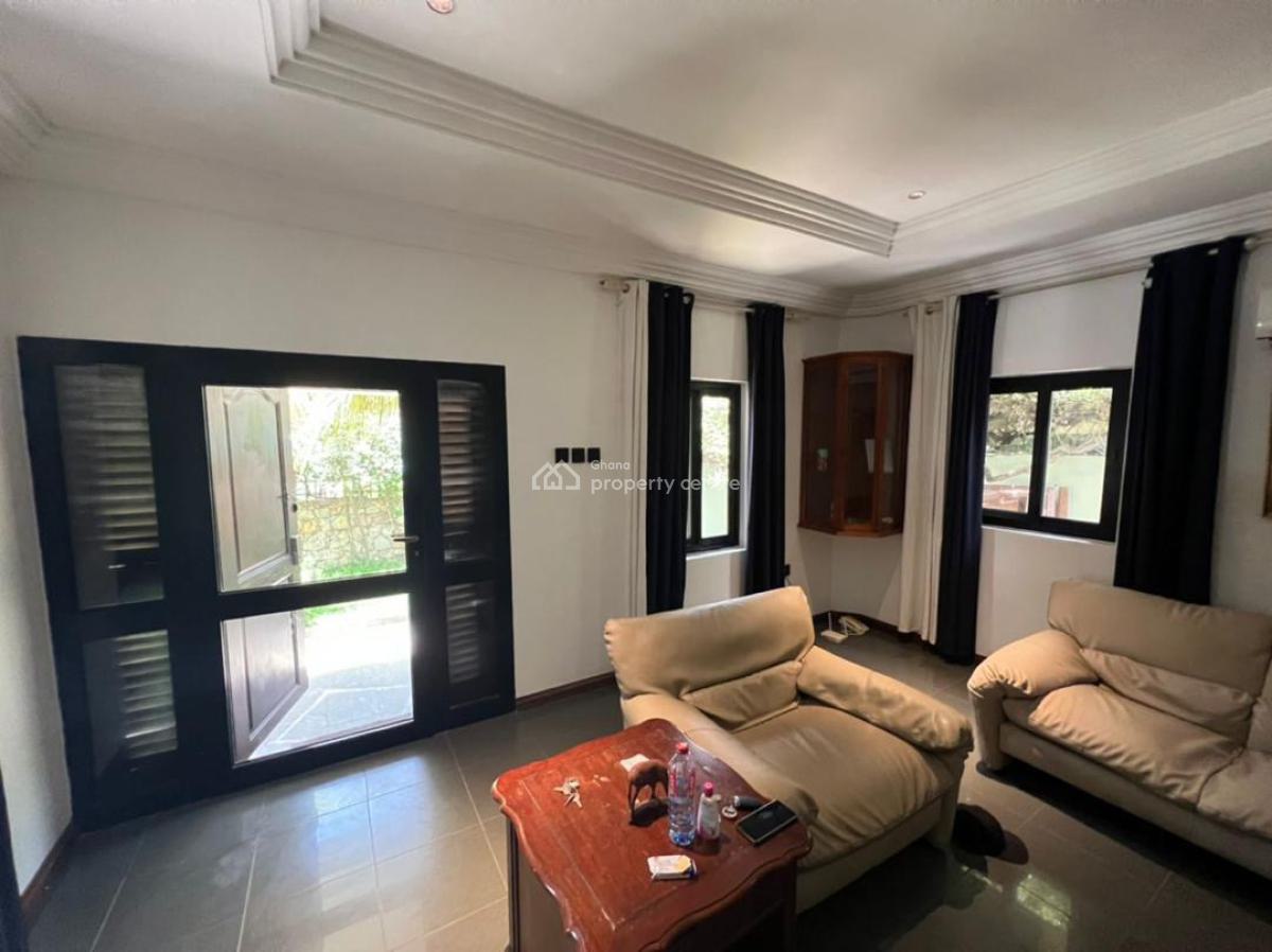 Osu 5 Bedrooms House, Oxfords Street, Osu, Accra, House for Rent