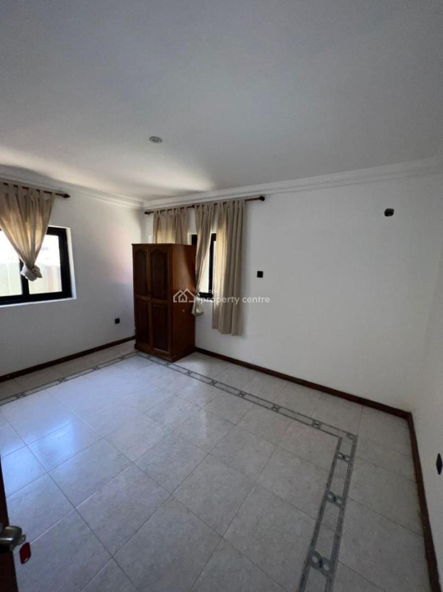 Osu 5 Bedrooms House, Oxfords Street, Osu, Accra, House for Rent