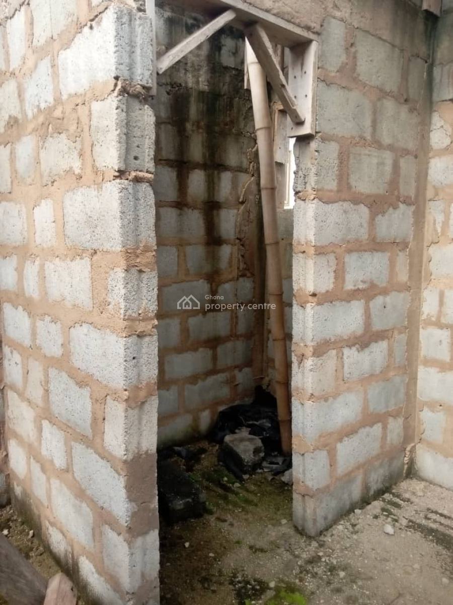 Uncompleted 4 Bedrooms at Acp, Franko Estate Acp, Ga East Municipal, Accra, Detached Duplex for Sale