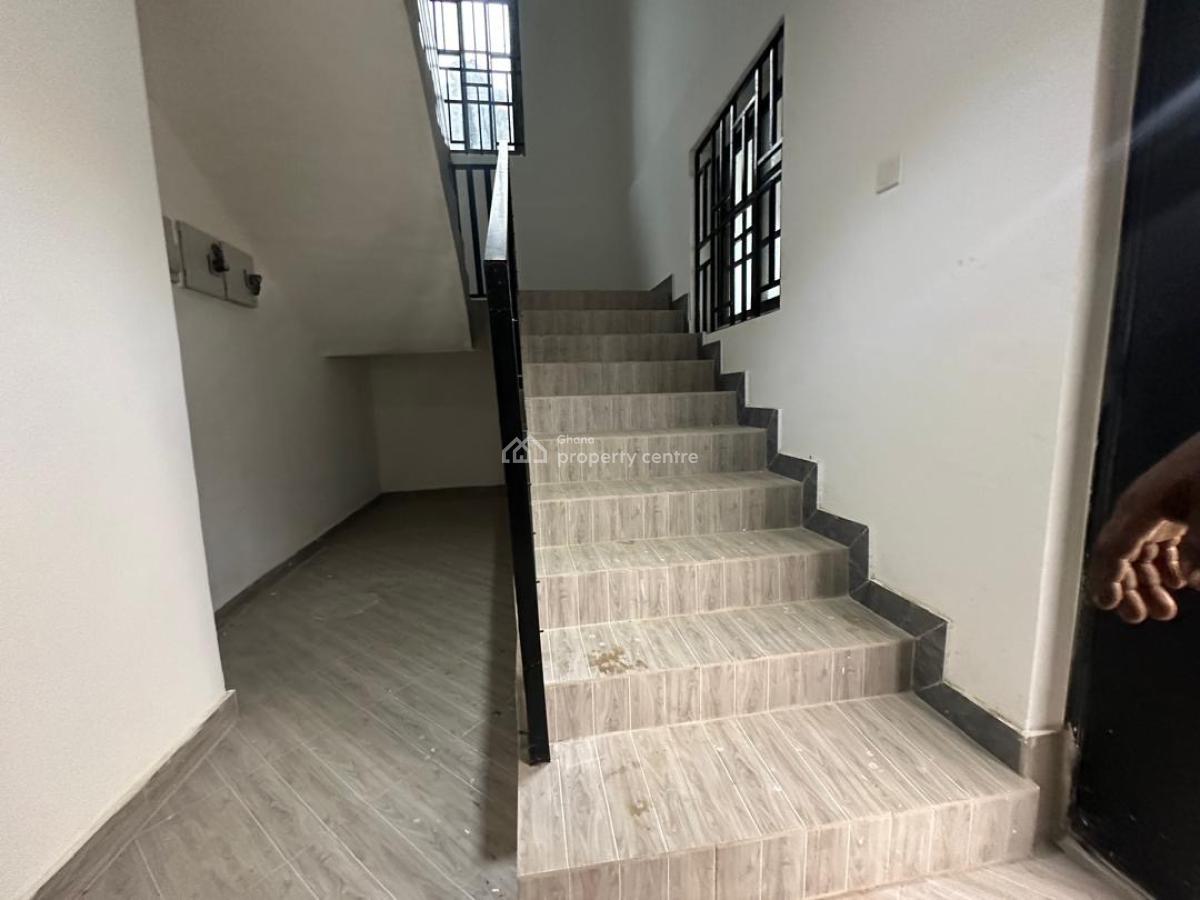 5 Bed-2 Bed House, Amasaman Stadium Area, Accra Metropolitan, Accra, Detached Bungalow for Sale