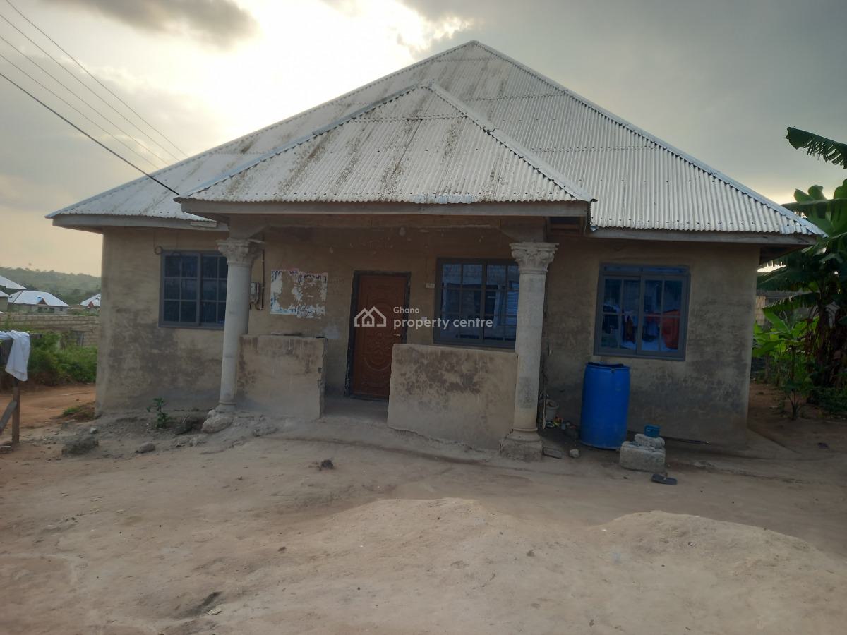 3 Bedrooms  ( Kona / Asonomaso Nkwanta., Kona, on Fawoade Mampongteng Road, Kwabre, Ashanti, House for Sale