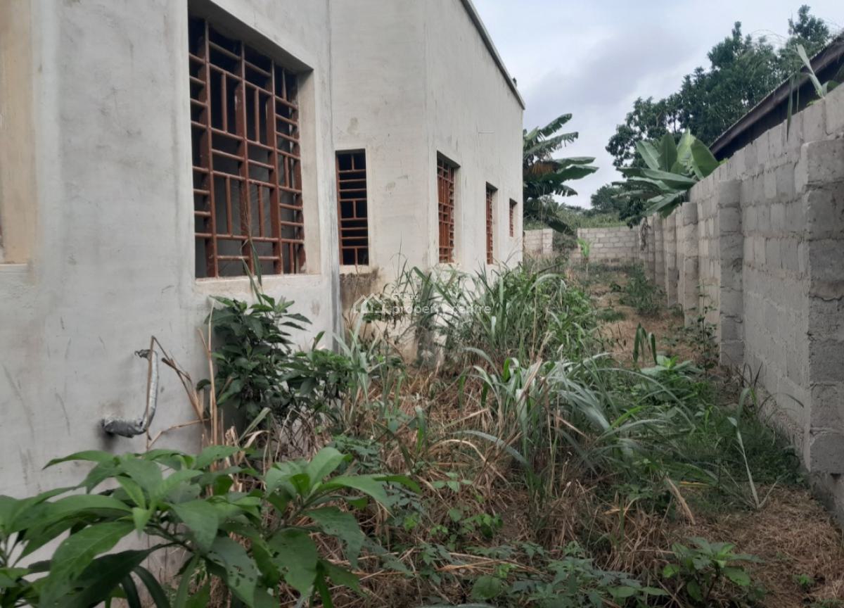 5 Bedrooms  ( 2 Plots) Fully Fence Walled, Ahodwo, Kwabre, Near Mampongteng, Kenyasi., Kumasi Metropolitan, Ashanti, House for Sale