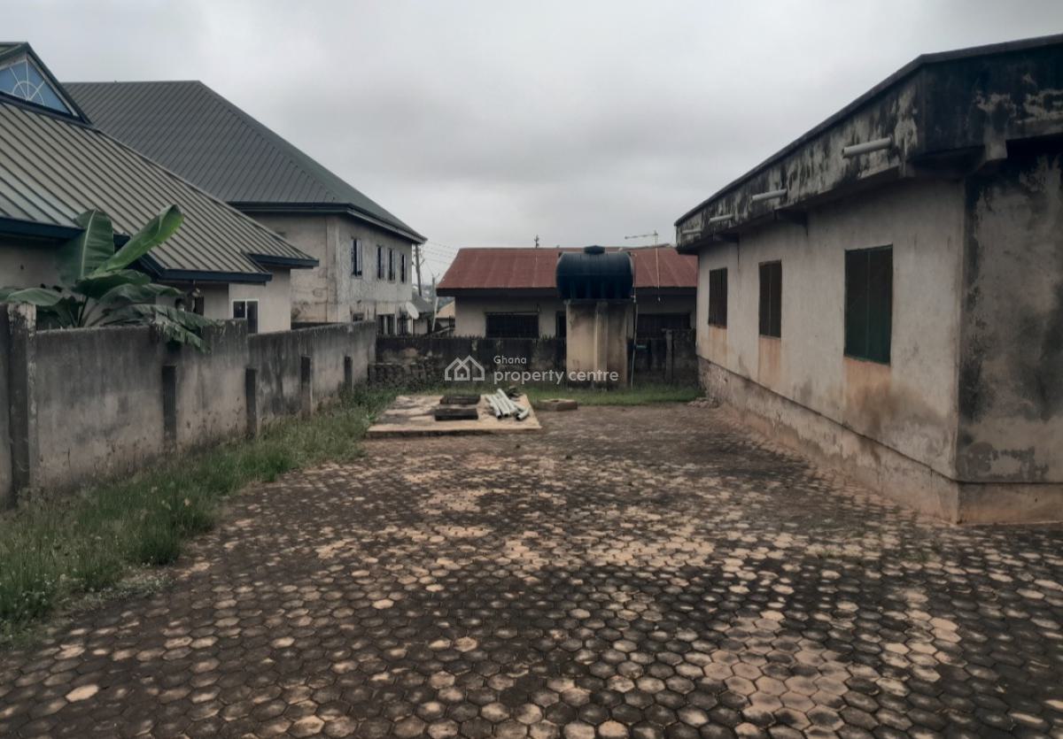 4 Bedrooms, Anwomaso, on Tech Ejisu Road., Kumasi Metropolitan, Ashanti, House for Sale