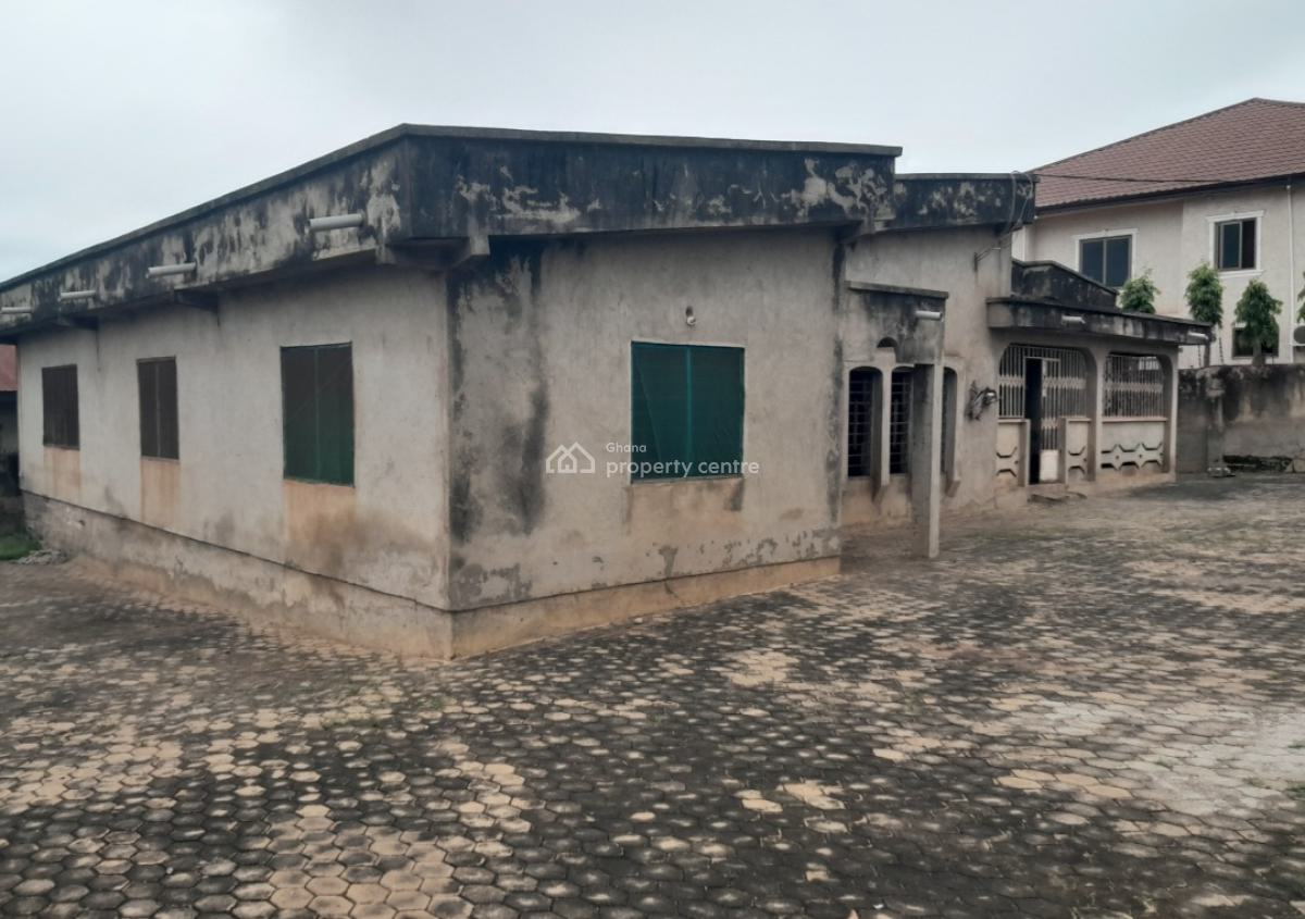 4 Bedrooms, Anwomaso, on Tech Ejisu Road., Kumasi Metropolitan, Ashanti, House for Sale