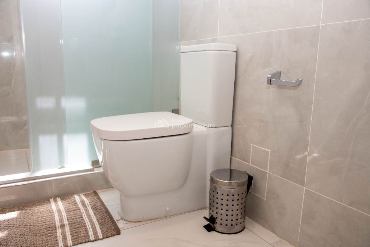 Modern 2-bedroom Apartment, Ashaley Botwe School Junction, Adenta Municipal, Accra, Apartment Short Let