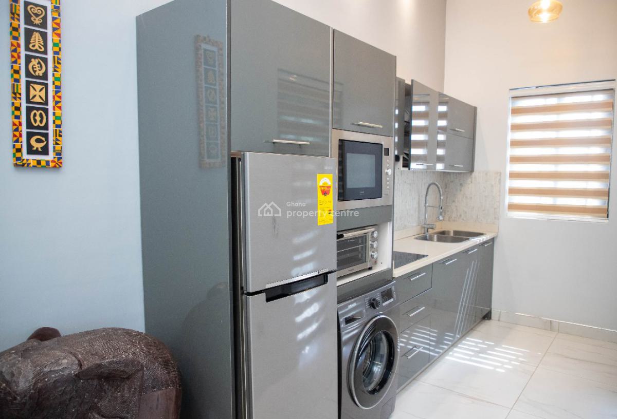 Modern 2-bedroom Apartment, Ashaley Botwe School Junction, Adenta Municipal, Accra, Apartment Short Let