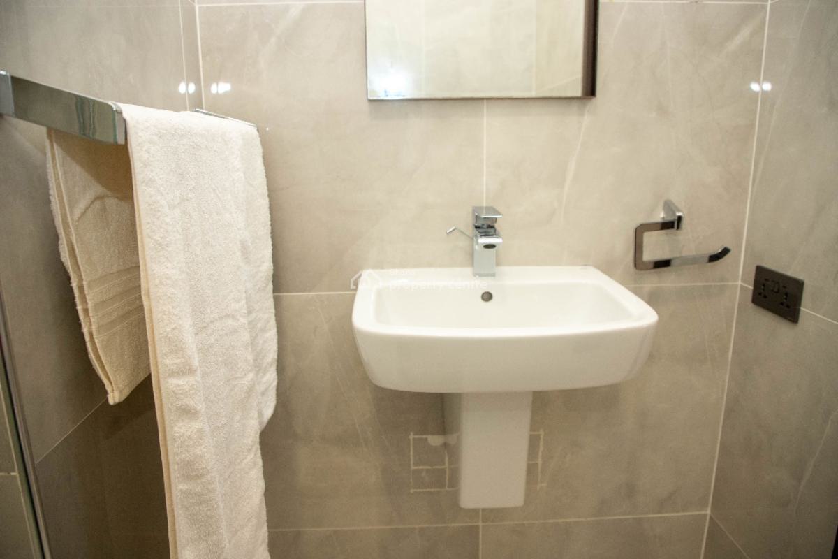 Modern 2-bedroom Apartment, Ashaley Botwe School Junction, Adenta Municipal, Accra, Apartment Short Let
