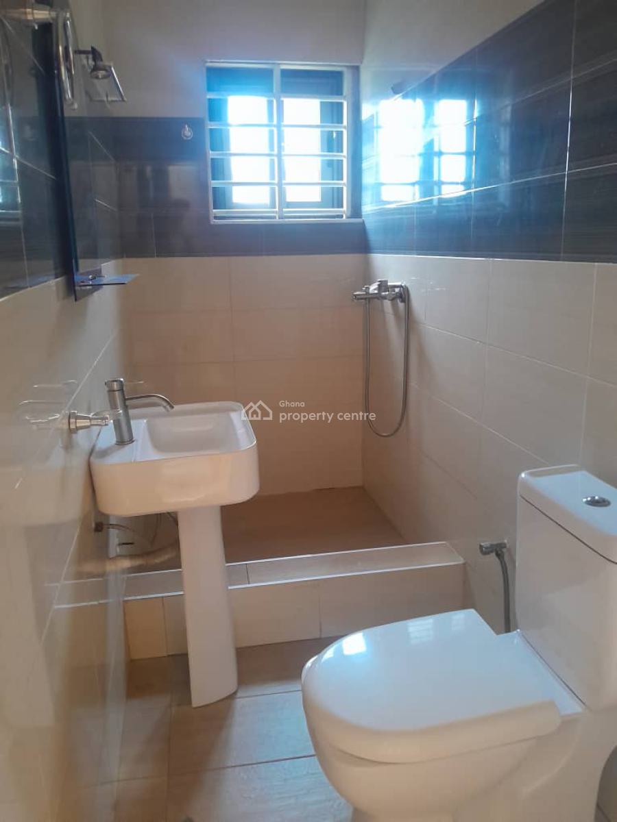 Executive 3 Bedrooms, Oyarifa, La Nkwantanang Madina Municipal, Accra, Townhouse for Rent