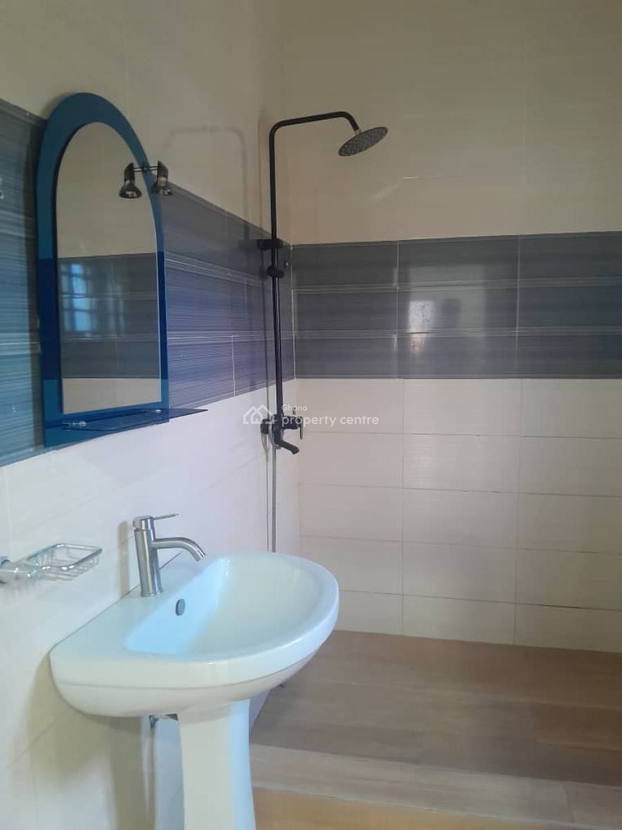 Executive 3 Bedrooms, Oyarifa, La Nkwantanang Madina Municipal, Accra, Townhouse for Rent
