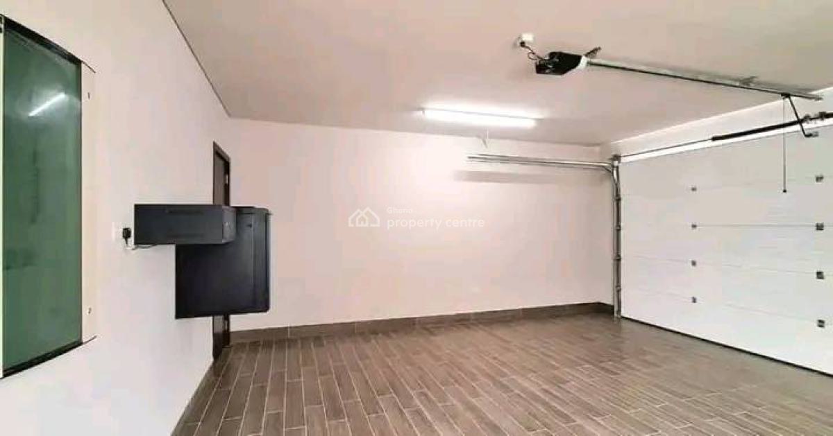 Executive 4 Bedroom, East Airport, Airport Residential Area, Accra, Townhouse for Rent