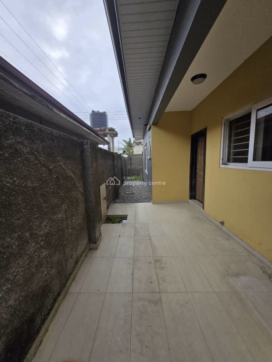 3 Bedrooms at Pokuase Canada Junction, Ablekuma Highway Canada Junction, Pokuase (pokoasi), Ga West Municipal, Accra, Detached Bungalow for Sale