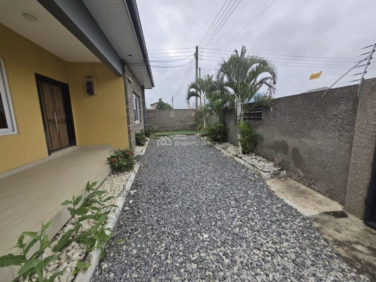 3 Bedrooms at Pokuase Canada Junction, Ablekuma Highway Canada Junction, Pokuase (pokoasi), Ga West Municipal, Accra, Detached Bungalow for Sale