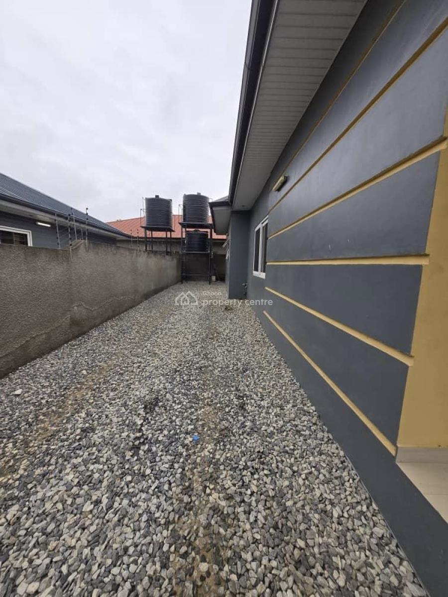 3 Bedrooms at Pokuase Canada Junction, Ablekuma Highway Canada Junction, Pokuase (pokoasi), Ga West Municipal, Accra, Detached Bungalow for Sale
