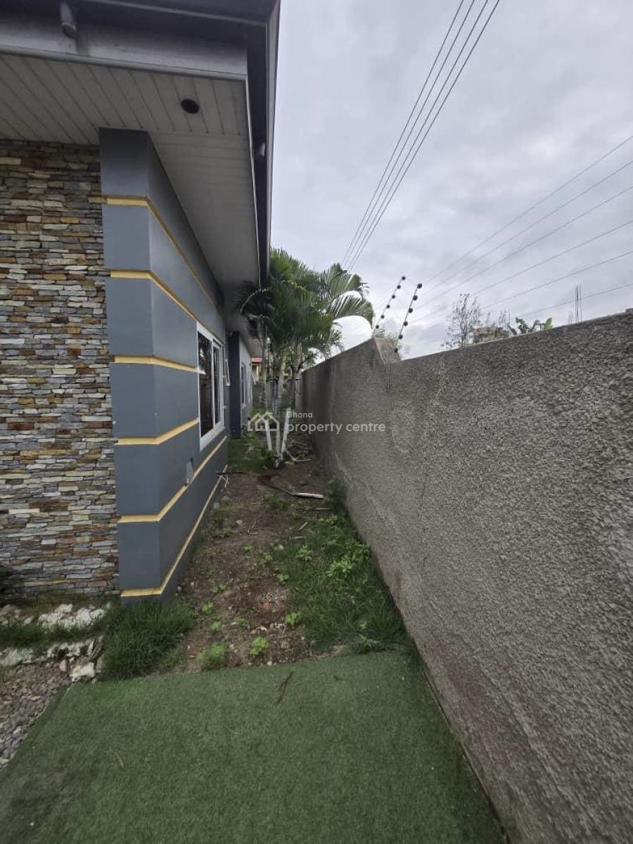 3 Bedrooms at Pokuase Canada Junction, Ablekuma Highway Canada Junction, Pokuase (pokoasi), Ga West Municipal, Accra, Detached Bungalow for Sale