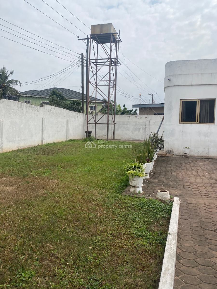 6 Bedrms on 2 Plots at Achimota  Main Road, Cfc Estate Main Road Side, Achimota, Accra, Detached Duplex for Sale
