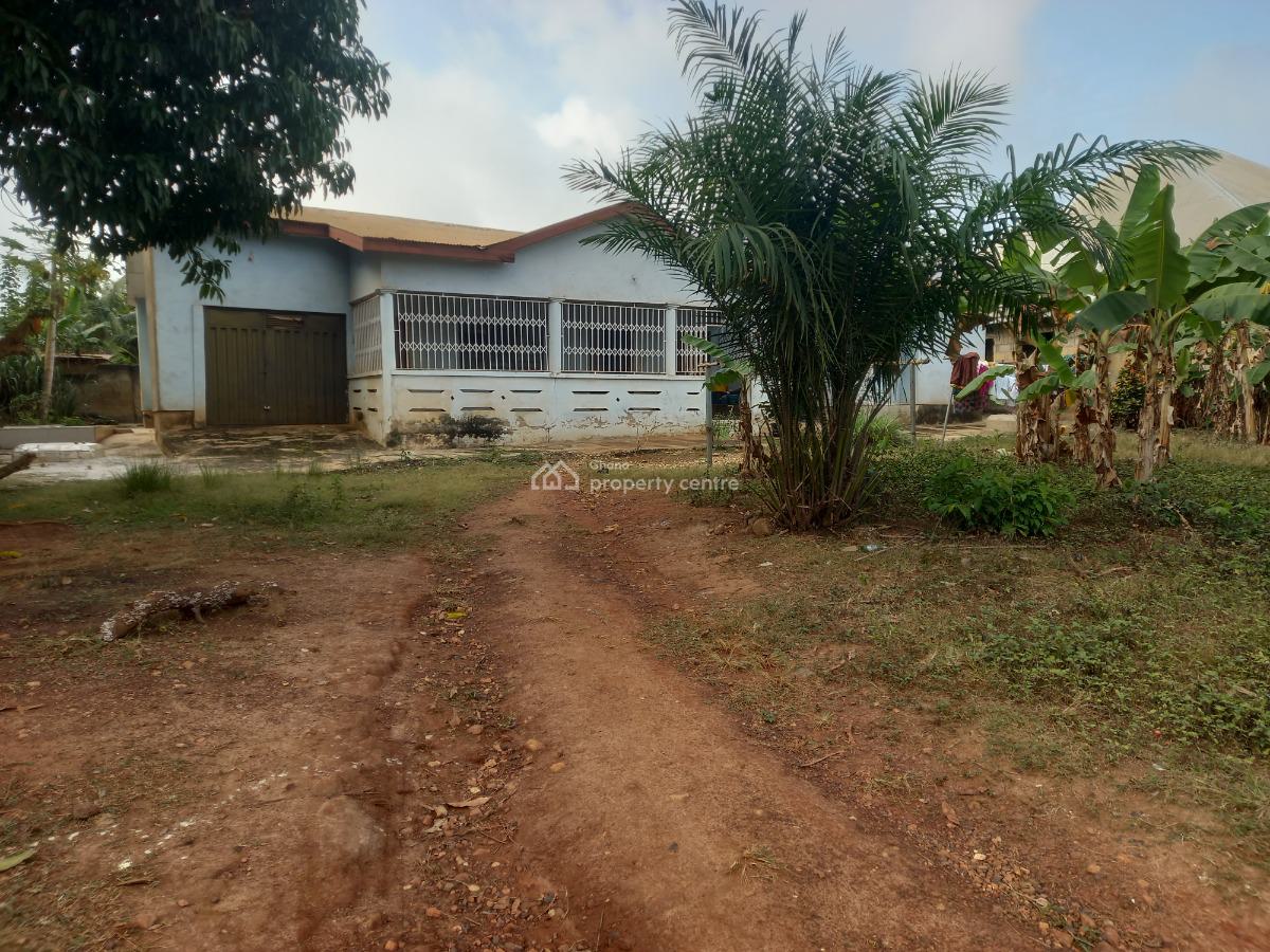 4 Bedrooms, Ofoase, Near Twedie. on Kwadaso Road., Kumasi Metropolitan, Ashanti, House for Sale