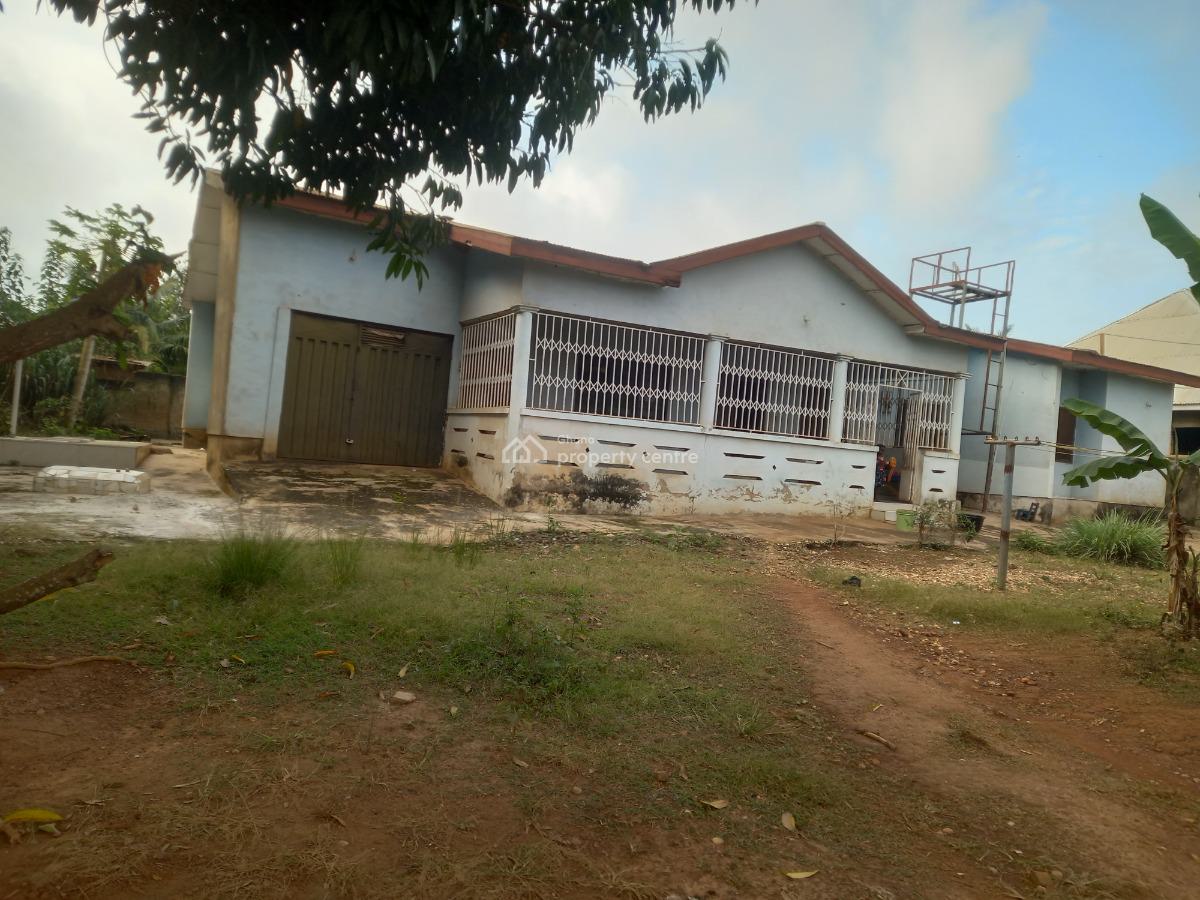 4 Bedrooms, Ofoase, Near Twedie. on Kwadaso Road., Kumasi Metropolitan, Ashanti, House for Sale