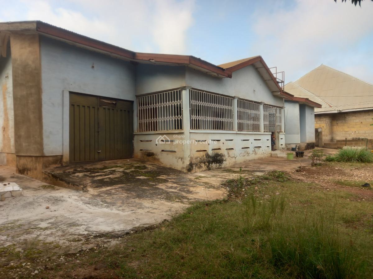 4 Bedrooms, Ofoase, Near Twedie. on Kwadaso Road., Kumasi Metropolitan, Ashanti, House for Sale