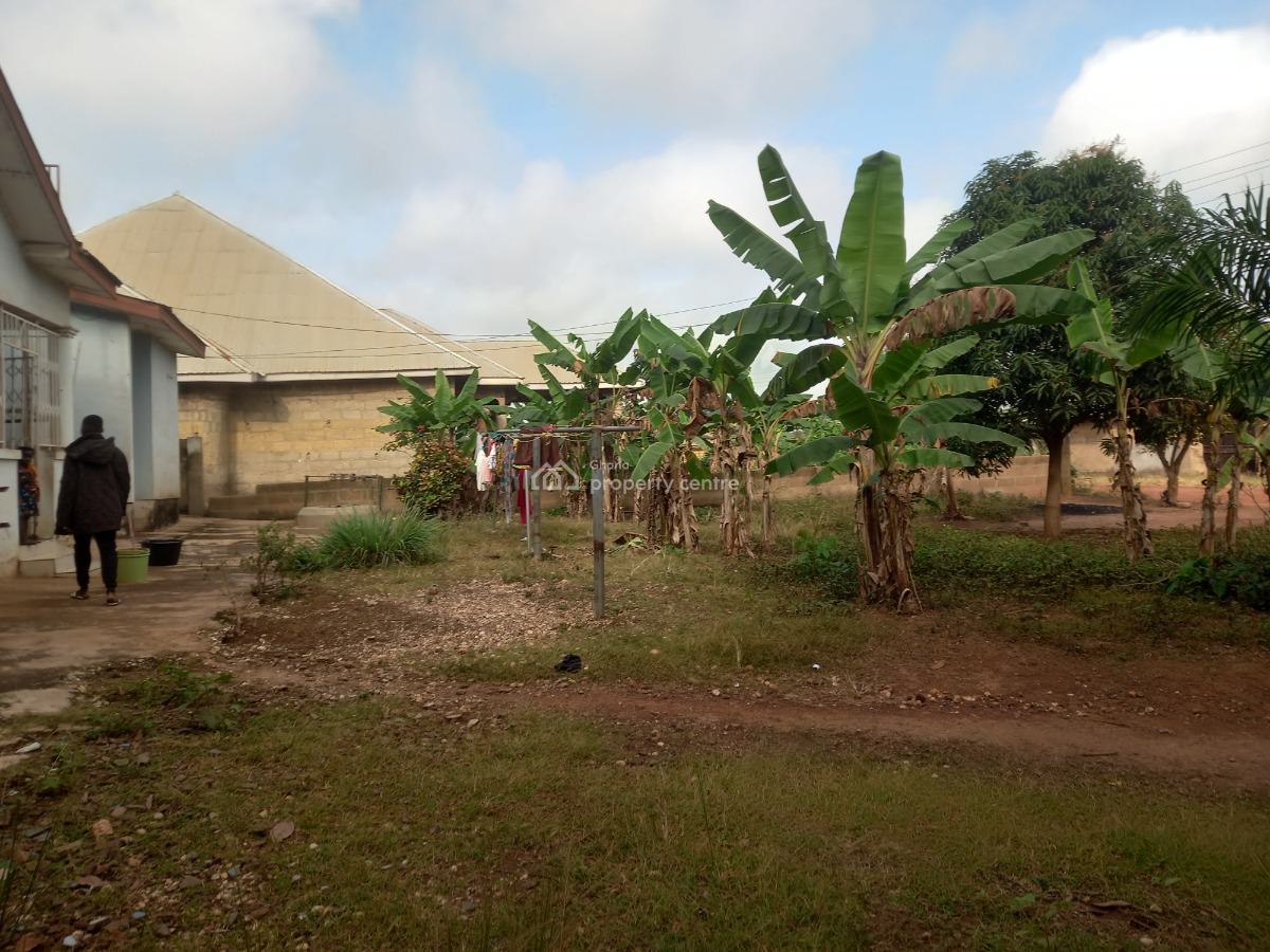 4 Bedrooms, Ofoase, Near Twedie. on Kwadaso Road., Kumasi Metropolitan, Ashanti, House for Sale