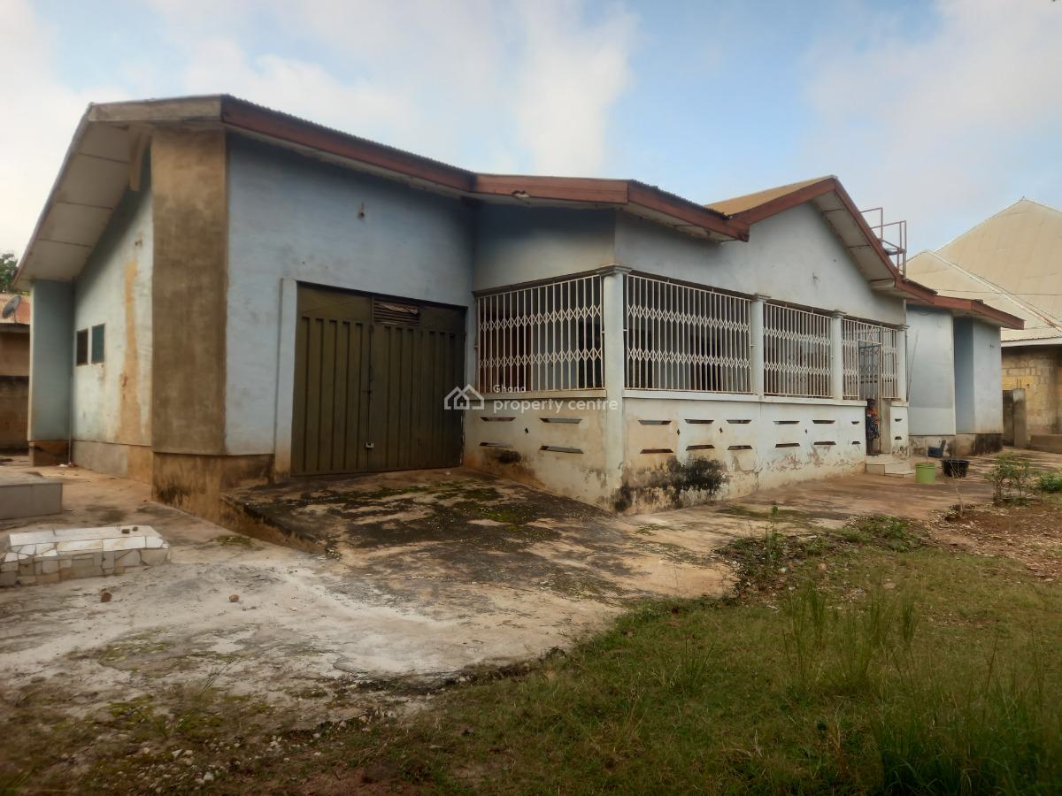4 Bedrooms, Ofoase, Near Twedie. on Kwadaso Road., Kumasi Metropolitan, Ashanti, House for Sale