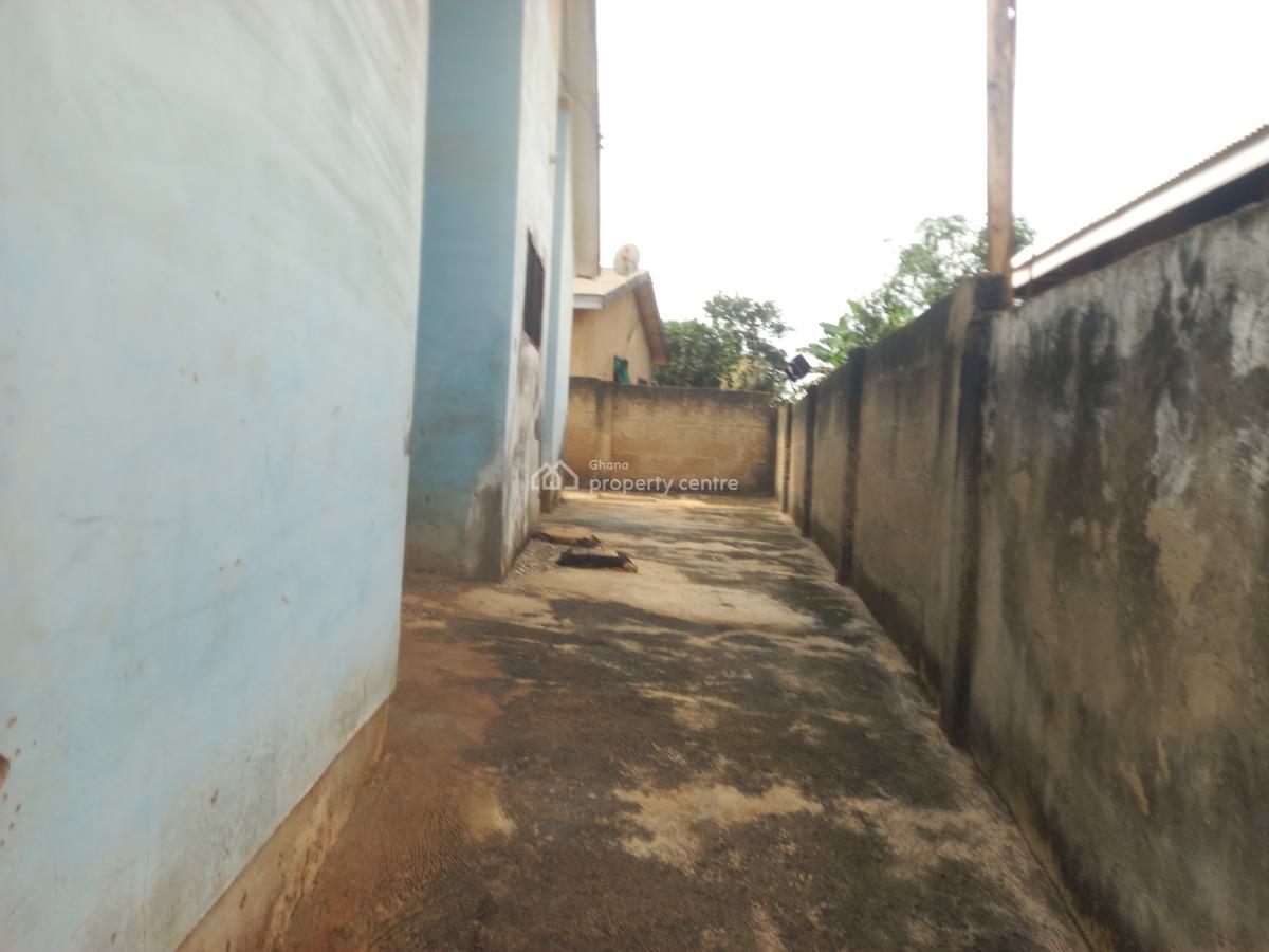 4 Bedrooms, Ofoase, Near Twedie. on Kwadaso Road., Kumasi Metropolitan, Ashanti, House for Sale